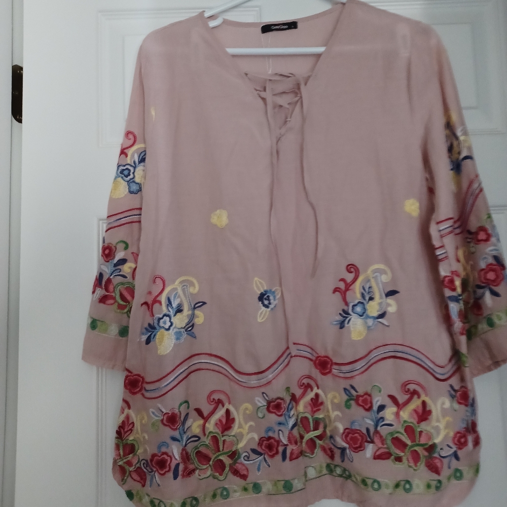 GeeGee Womens Size L New Without Tags Floral Embroidered Top